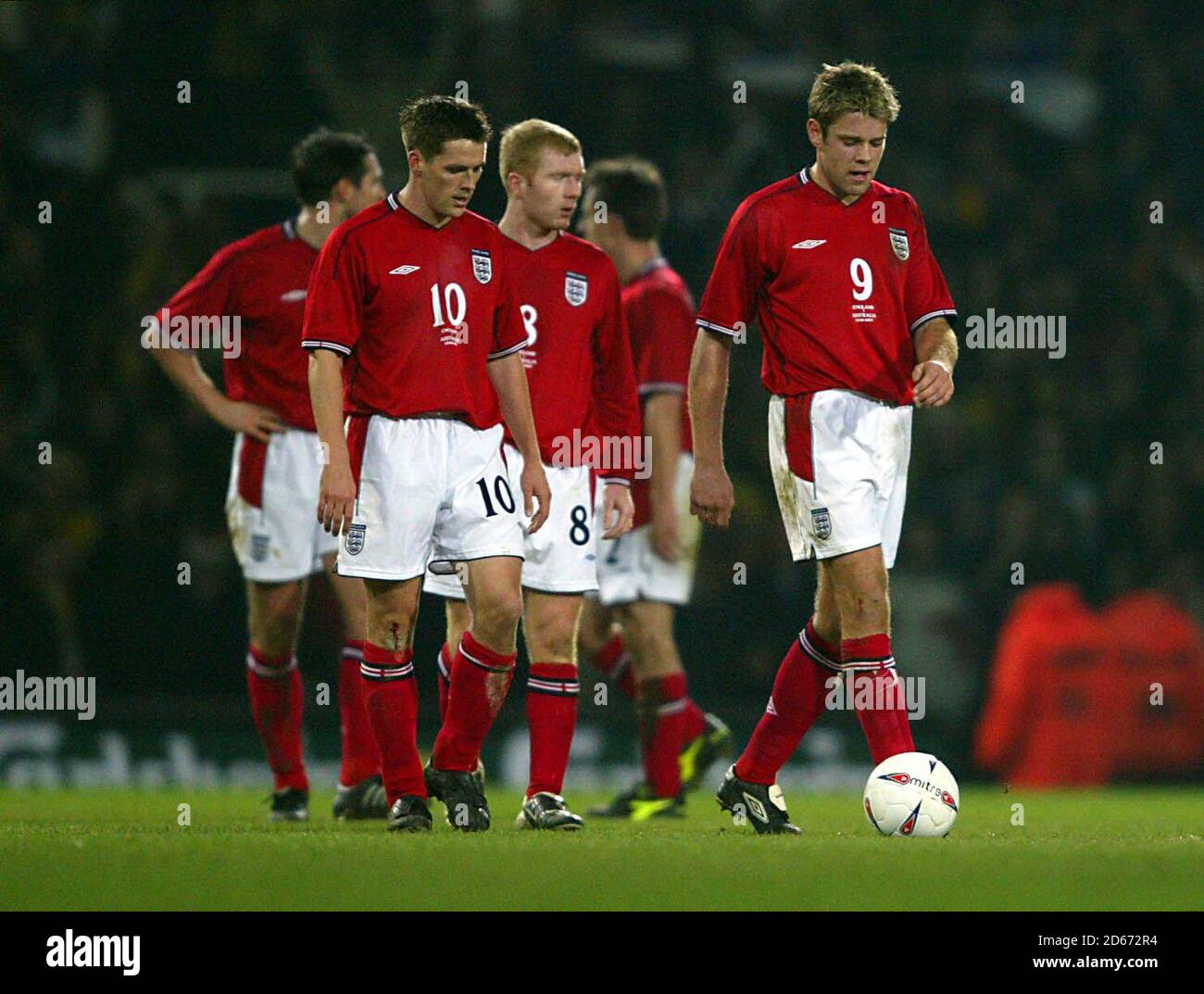 England s Michael Owen Paul Scholes And James Beattie Walk Off england-s-michael-owen-paul-scholes-and-james-beattie-walk-off