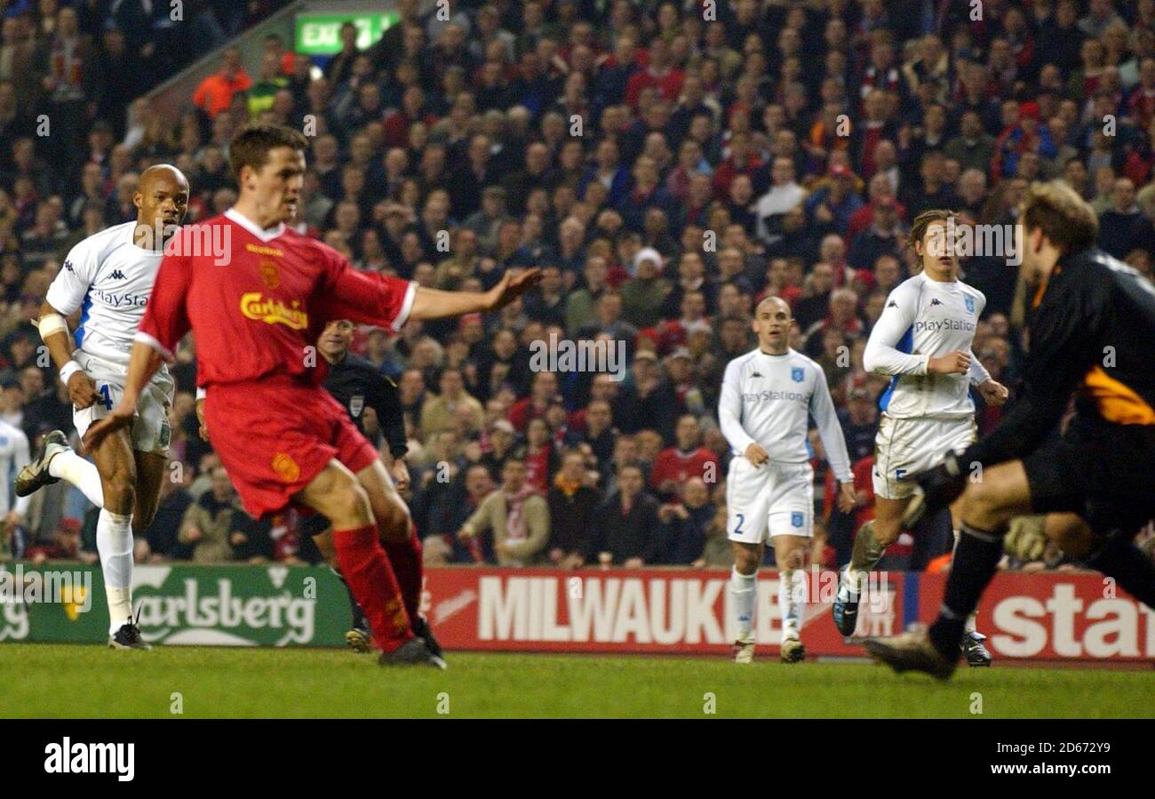 michael-owen-goal-hi-res-stock-photography-and-images-alamy