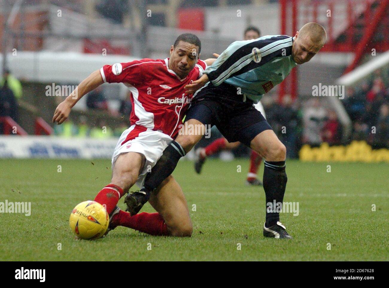 Nottingham Forest's Des Walker and Walsall's Gary Wales Stock Photo
