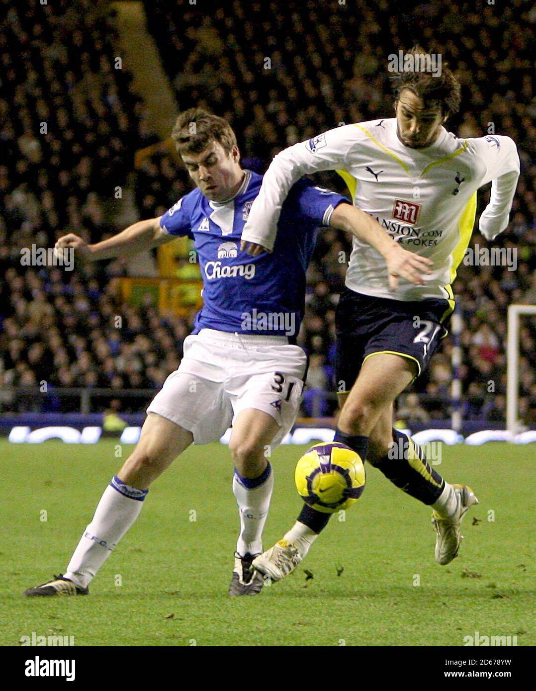 Everton's Seamus Coleman (left) and Tottenham Hotspur's Niko Kranjcar (right) battle for the ball Stock Photo