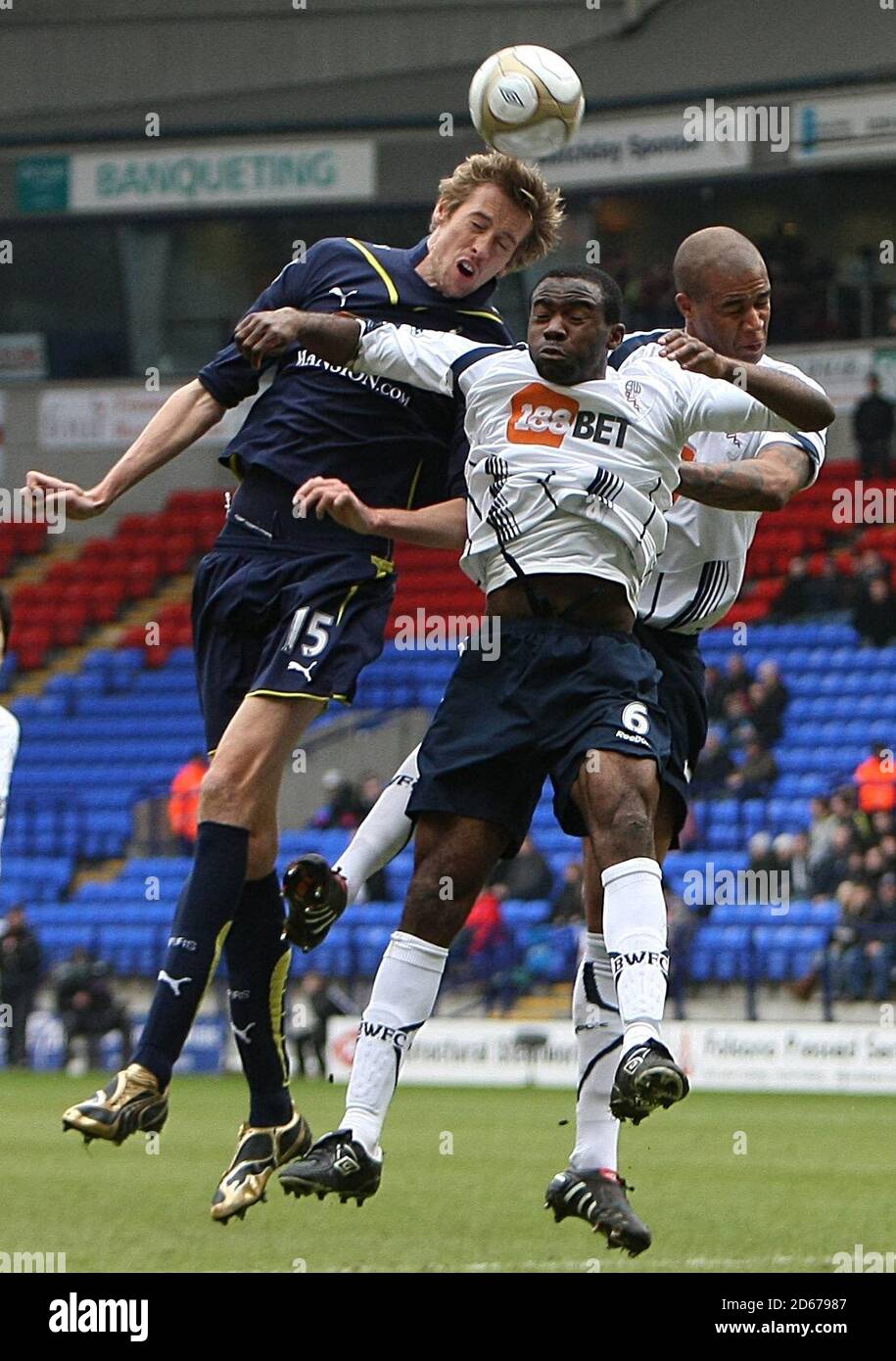 Tottenham Hotspur's Peter Crouch (left) battles for the ball with Bolton Wanderers' Fabrice Muamba (centre) and Zat Knight (right) Stock Photo