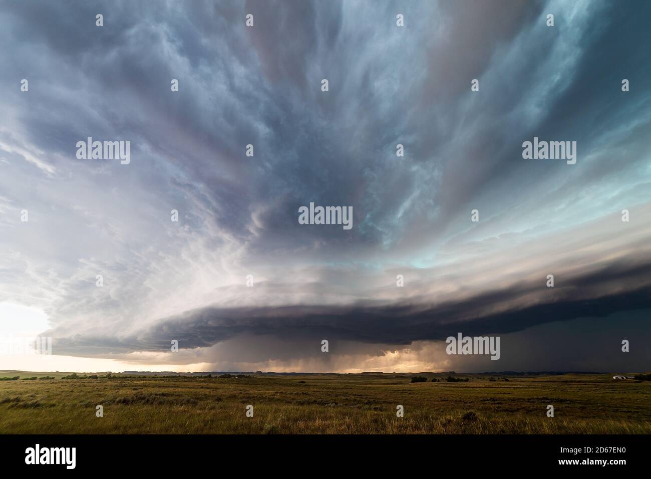 Derecho storm with a shelf cloud (arcus) Broadus, Montana, USA Stock Photo