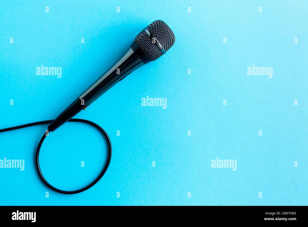 micro close up top view sing vocal Stock Photo - Alamy