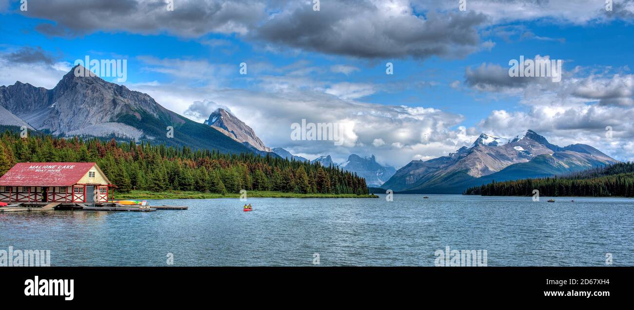 Maligne Lake Pier Stock Photo Alamy