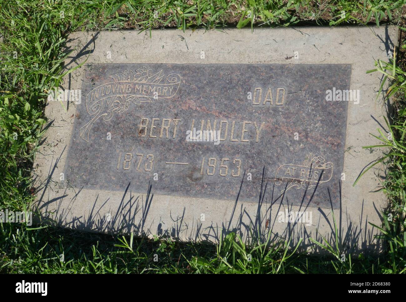 Santa Monica, California, USA 14th October 2020 A general view of atmosphere of actress Audra Lindley's Grave, unmarked, buried with her father Bert Lindley at Woodlawn Cemetery on October 14, 2020  in Santa Monica, California, USA. Photo by Barry King/Alamy Stock Photo Stock Photo
