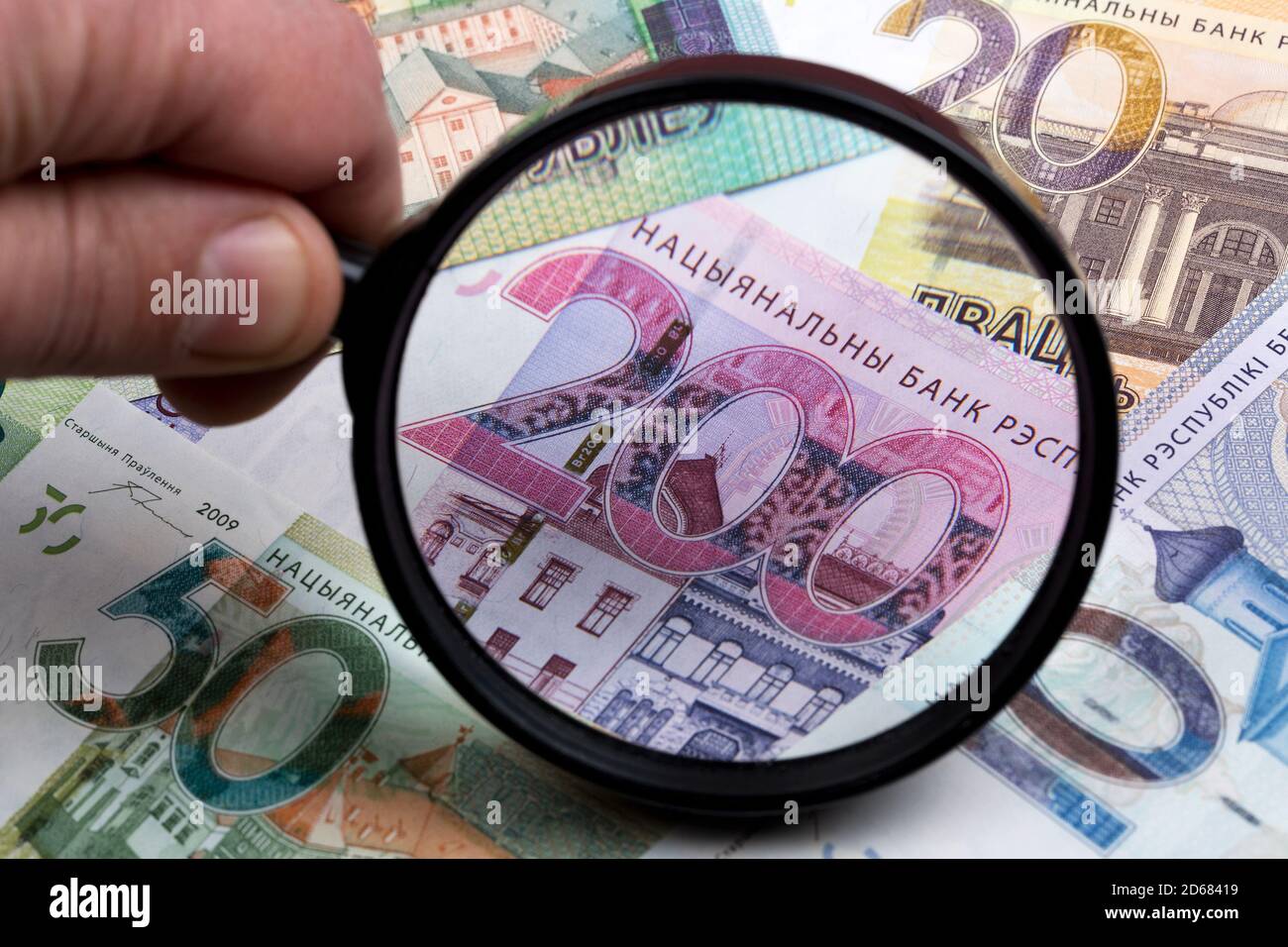 Какие изменения ждут белорусов с 1 января. Белорусские деньги. Зарплата в беларуси. Белорусский рубль 2017 года фото. Курс доллара.