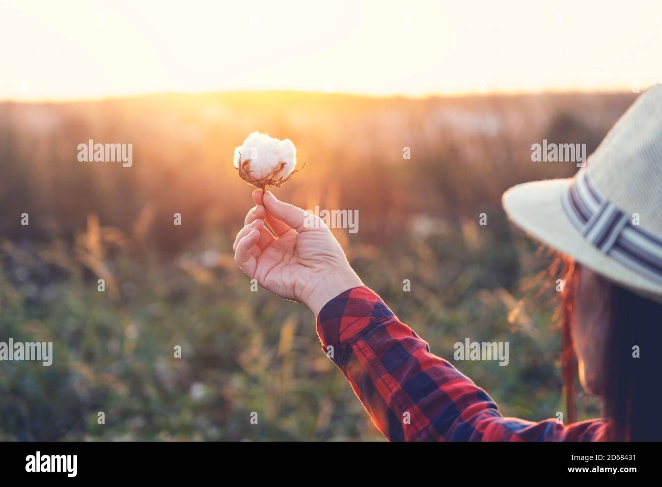 Cotton balls woman hi-res stock photography and images - Alamy