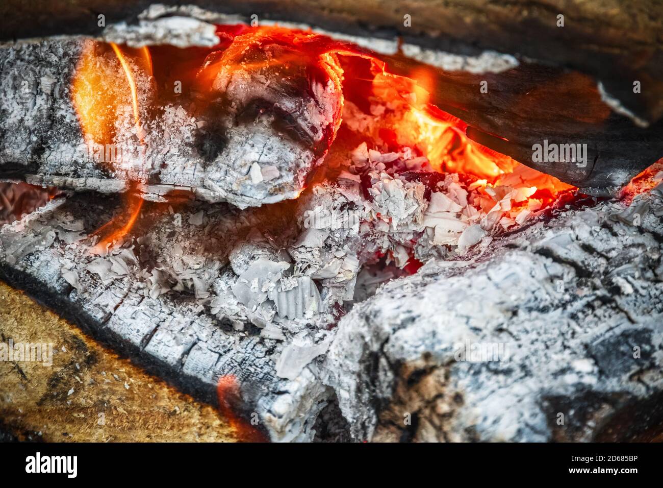 Campfire, burning wood at a tourist campsite in England Stock Photo