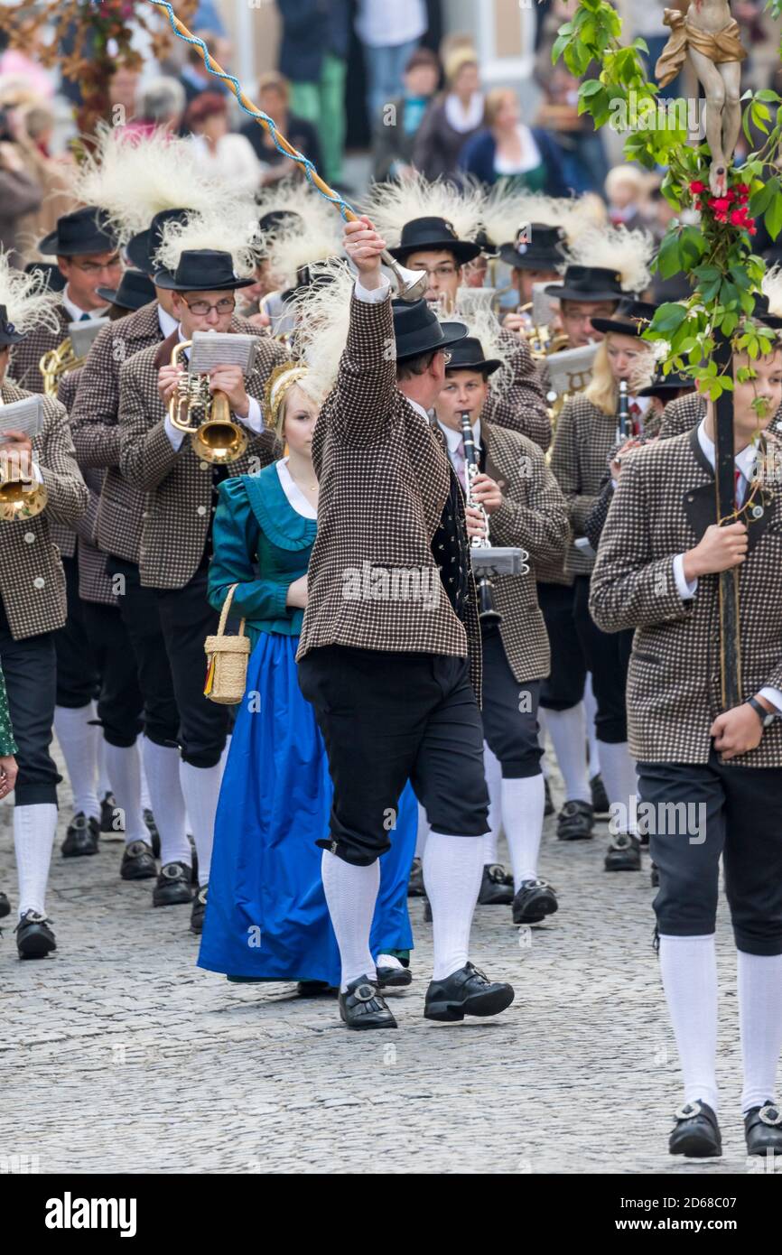 Thanksgiving, public celebration in the village Spitz in the Wachau.  Parade of the folk band with  the folk dance group and traditional sacrificial o Stock Photo