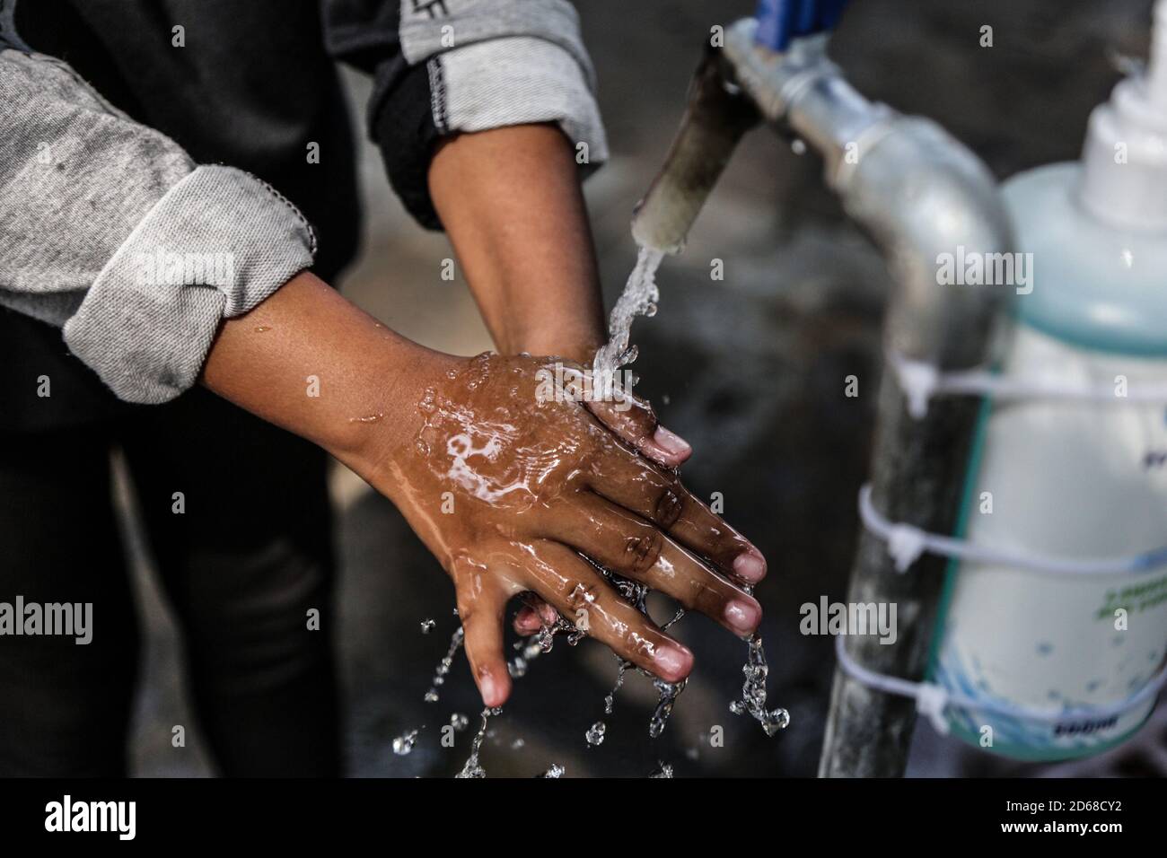 Bogor, Indonesia. 15th Oct, 2020. Indonesian children washes his hands together during the World Handwashing Day 2020 in Bogor, West Java, Indonesia, on October 15, 2020. Thorough hand washing is an effective protection against many infectious diseases amid the COVID19 pandemic. (Photo by Aditya Saputra/INA Photo Agency/Sipa USA) Credit: Sipa USA/Alamy Live News Stock Photo
