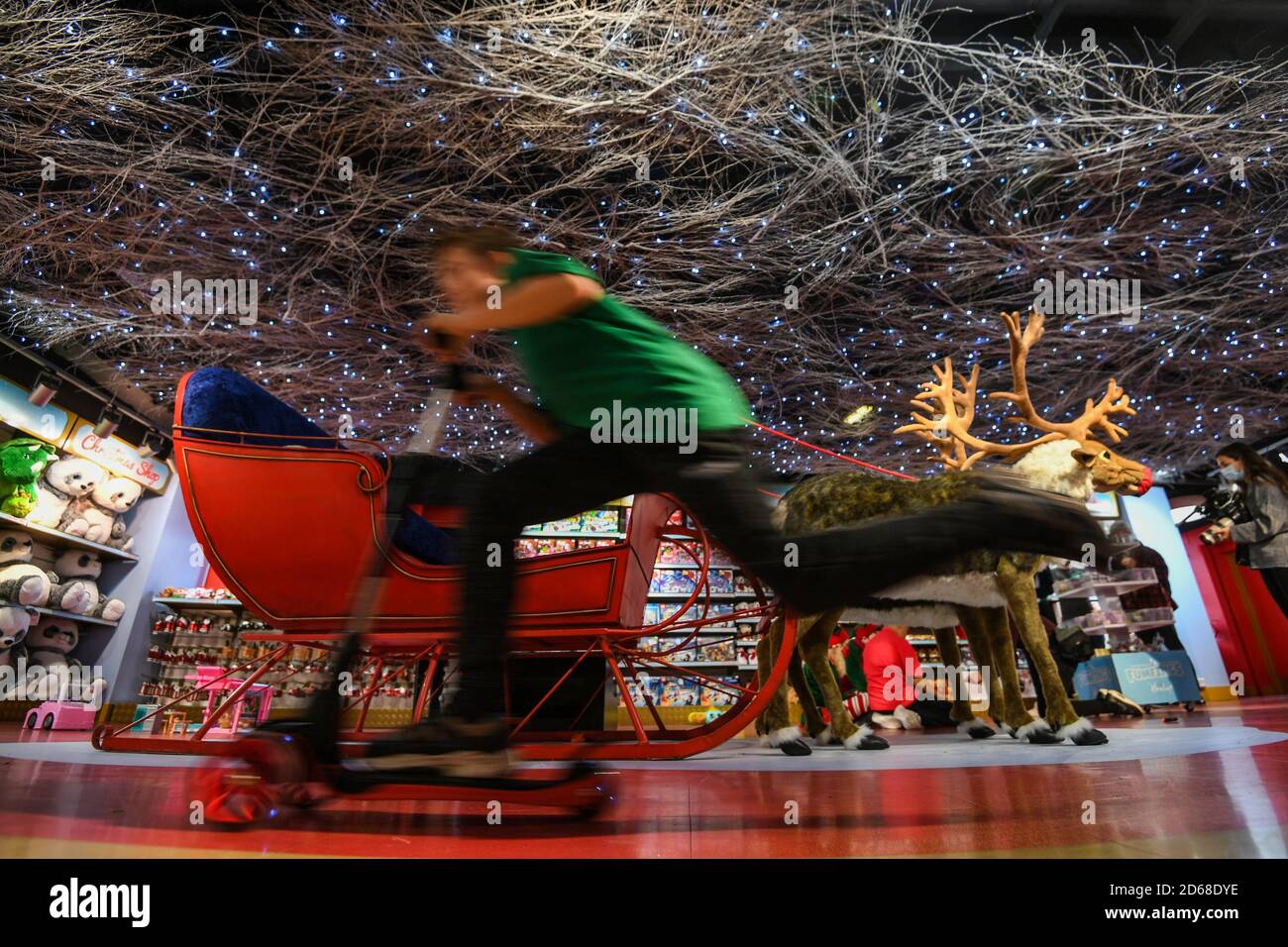 The new Pictionary Air on display during the Hamleys Christmas toy showcase  at Hamleys, Regent Street, London Stock Photo - Alamy