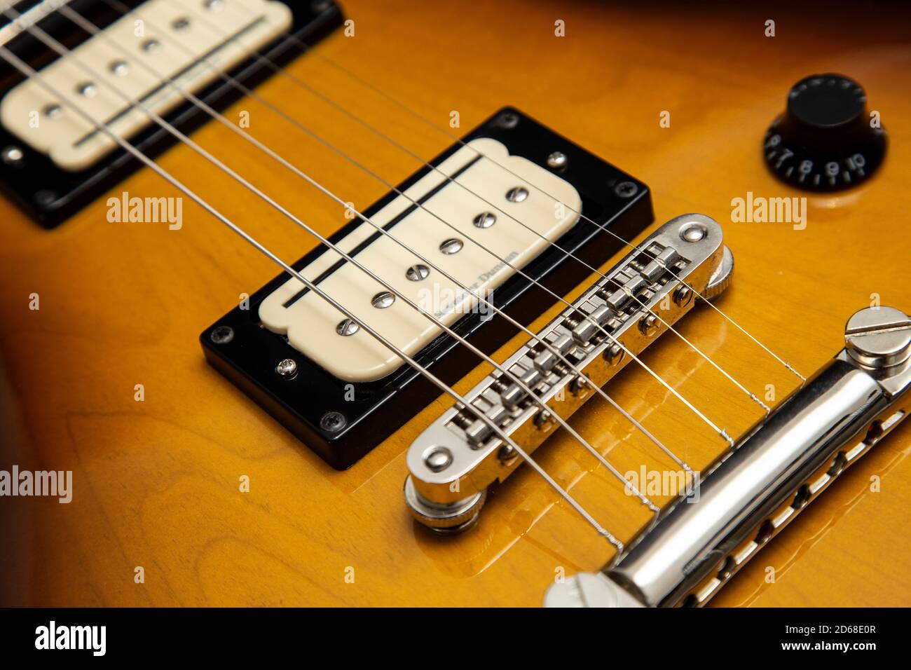 Godin Icon 2 convertible Canadian made electric guitar. Seymour Duncan