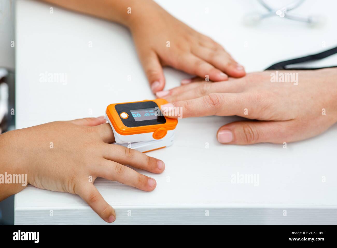 Pulse oximeter hospital hi res stock photography and images Alamy
