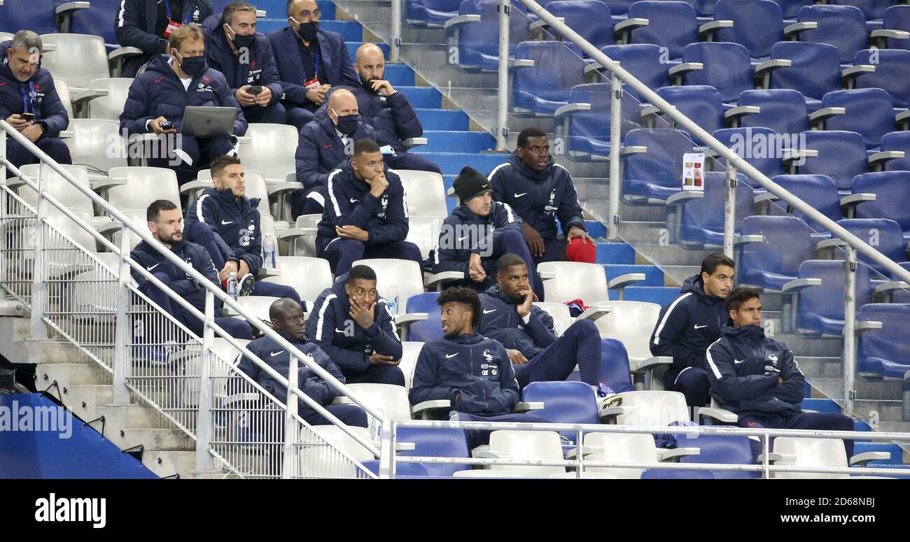 ugo Lloris, Kylian Mbappe, Antoine Griezmann, Paul Pogba of France among the substitutes during the international friendly game football match betwee Stock Photo