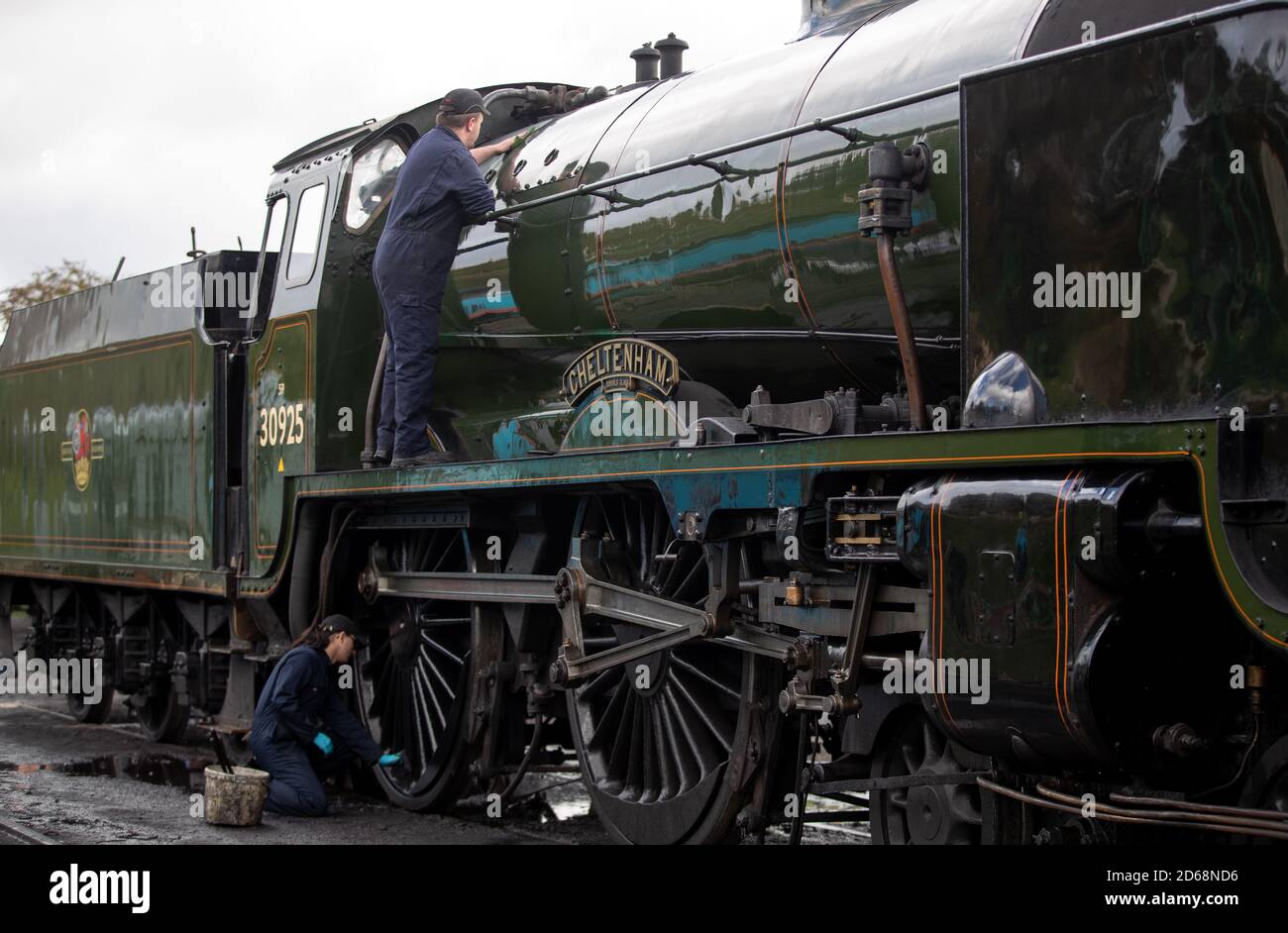 Volunteers clean the SR V Schools class steam locomotive 'Cheltenham' at Ropley station ahead of this weekend's Autumn Steam Gala on the Mid Hants Railway's Watercress Line. Stock Photo