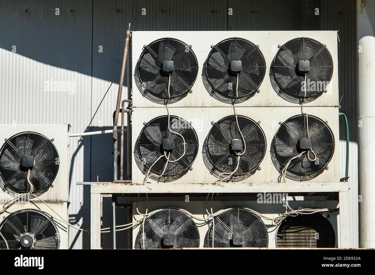 Air conditioning and refrigeretion system outside unit compressors