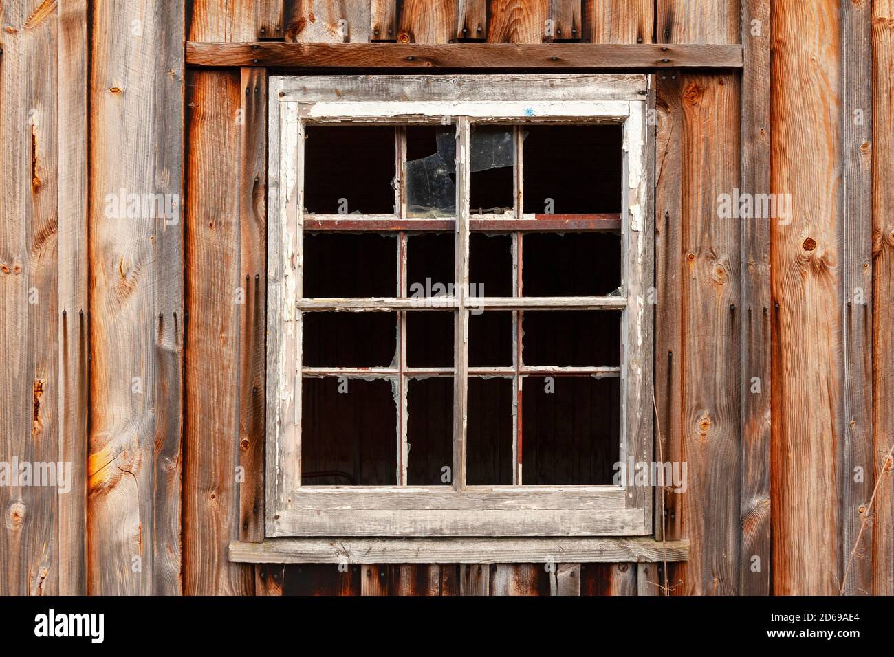 Weathered timber shed used as an old fishing hut on the banks of the Beauly River in Highland Scotland. Stock Photo