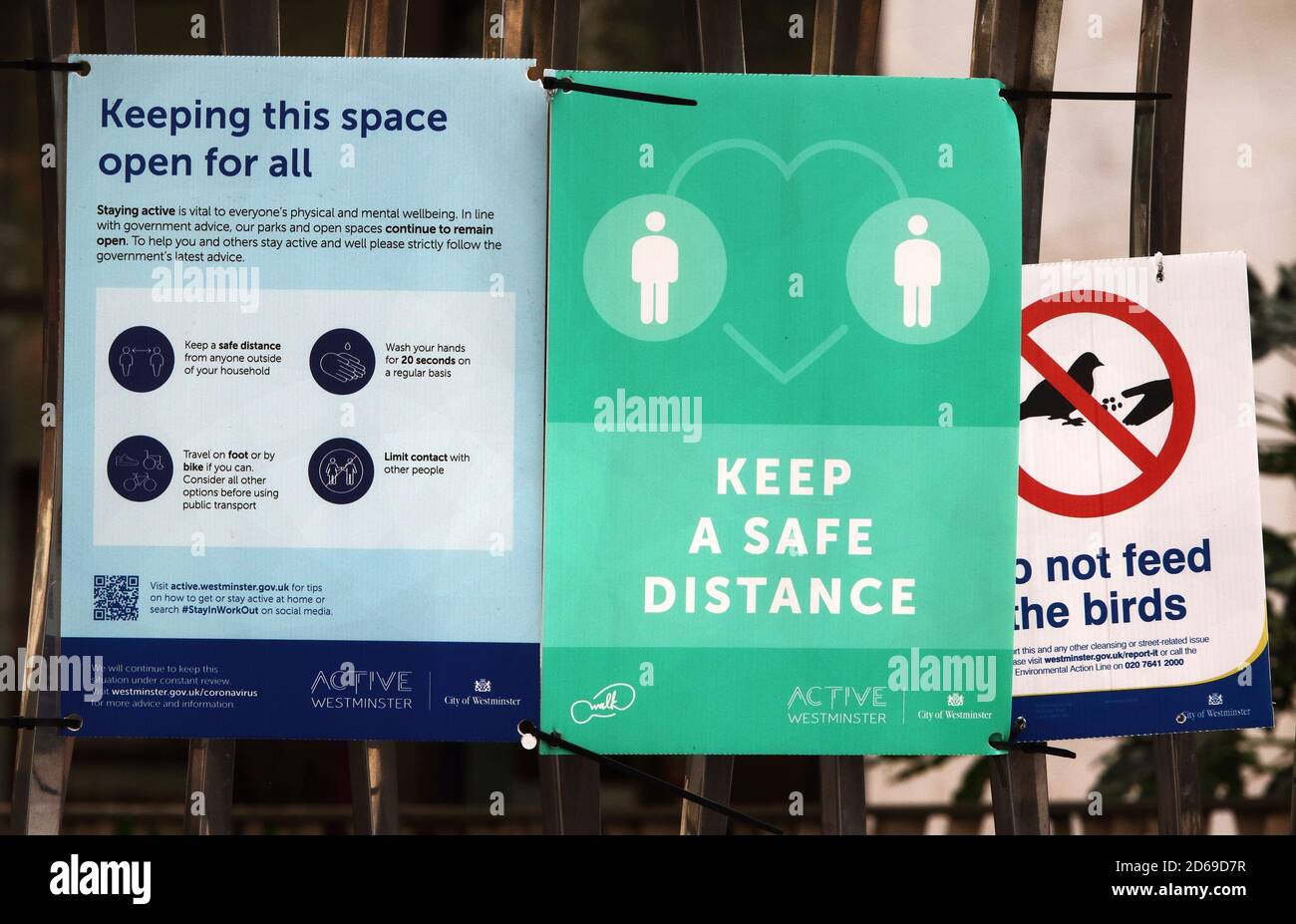 Social Distancing Sign On Railing Of Green Space In Central London Coronavirus Restriction Signs And Reminders Are Seen Around London As The Capital Has Been Moved From Tier 1 To Tier 2 Meaning Social Distancing Sign On Railing Of Green Space In Central London Coronavirus Restriction Signs And Reminders Are Seen Around London As The Capital Has Been Moved From Tier 1 To Tier 2 Meaning