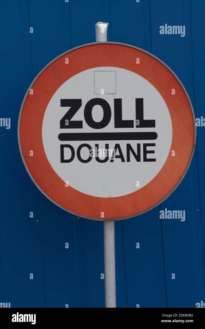 customs road sign with the words Zoll and "Douane" in europe Stock Photo Alamy