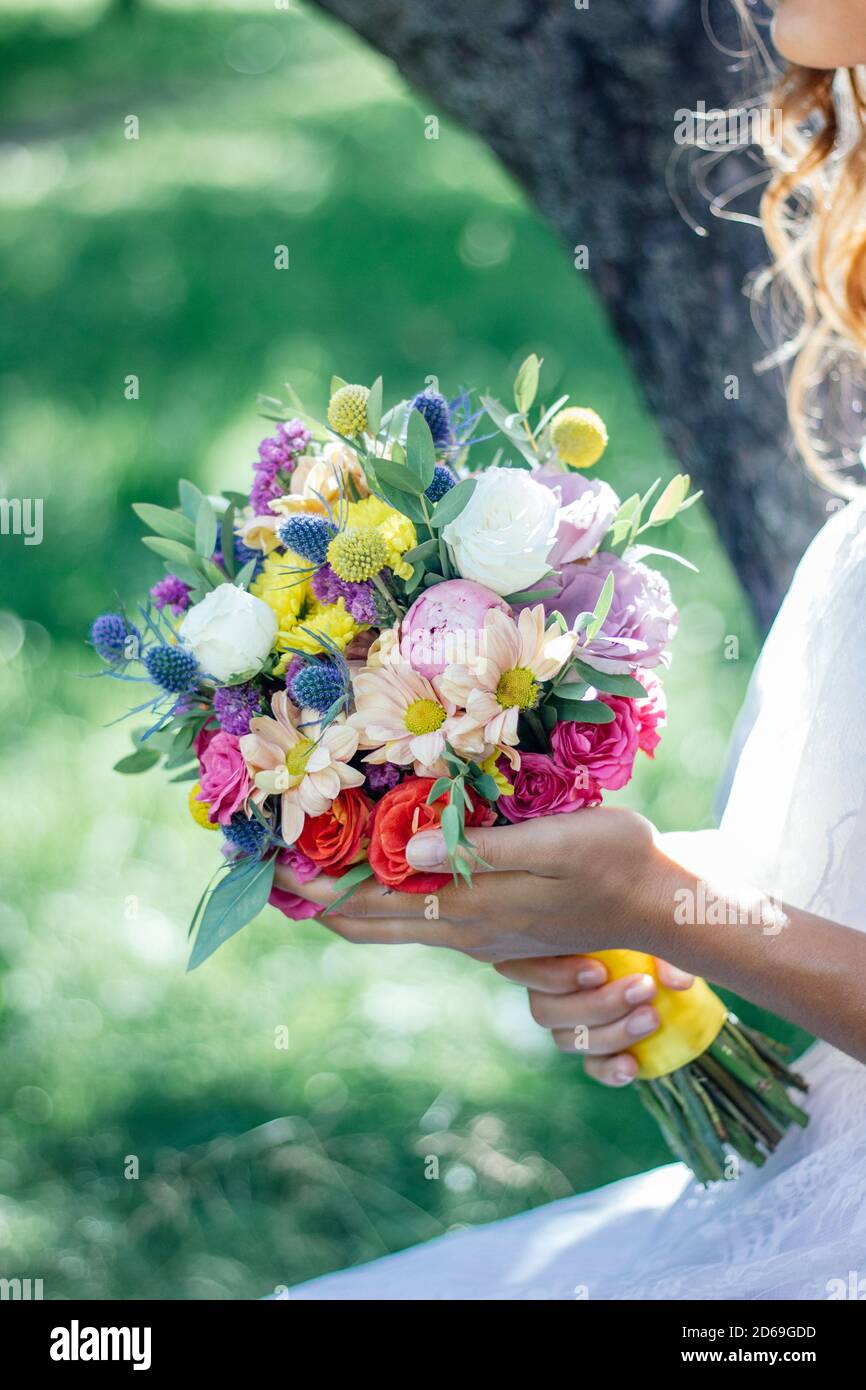 Bride in white wedding dress holding wedding bouquet Stock Photo - Alamy