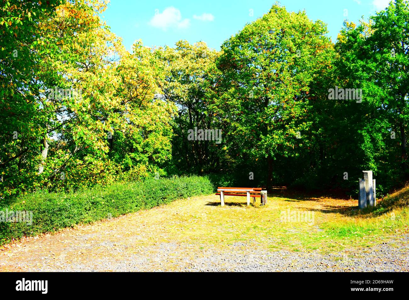 Lunchtime picnic in park hi-res stock photography and images - Alamy