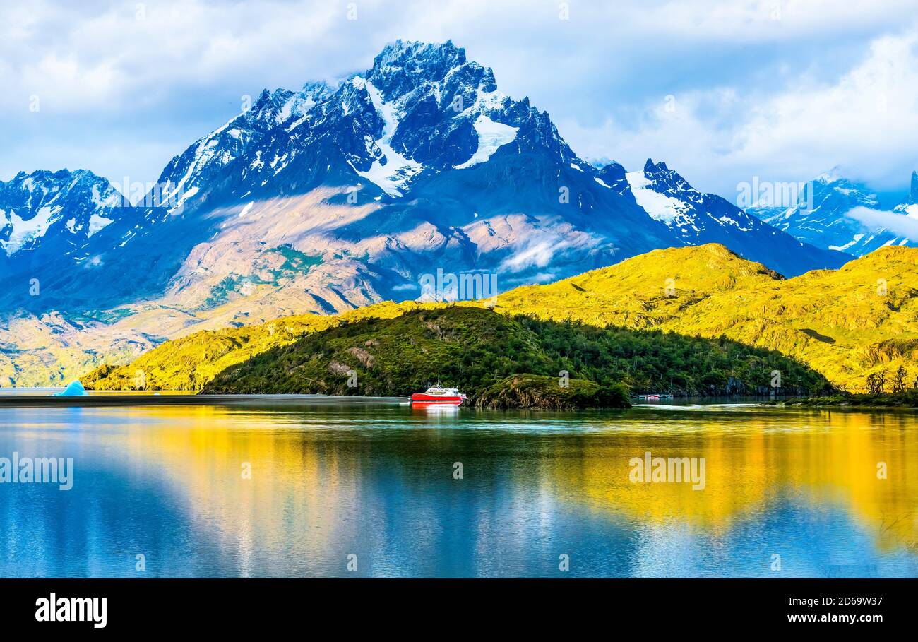 Grey Lake Ship Reflection Snow Mountains Lake Torres del Paine National