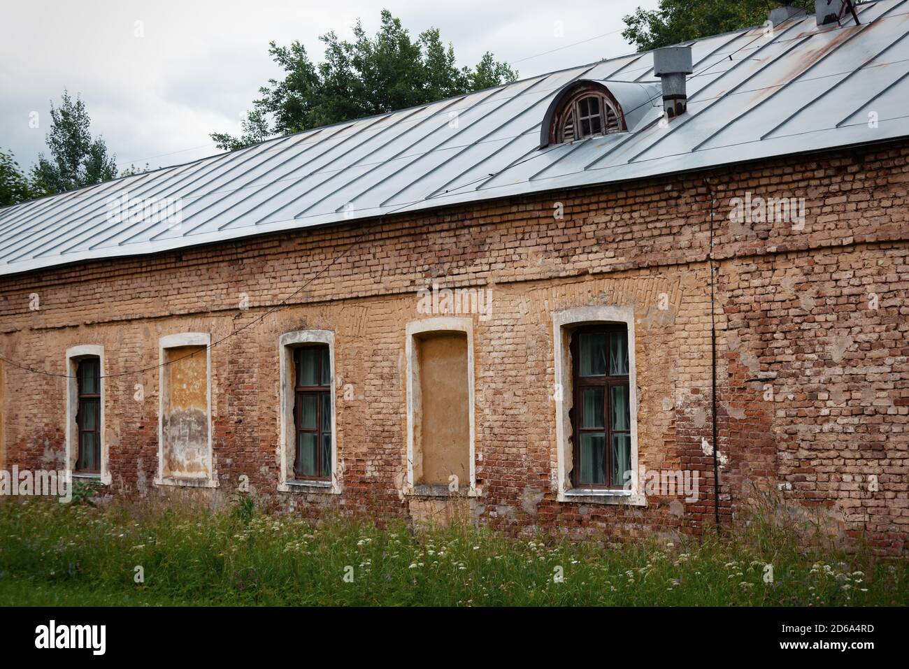 Old abandoned brick building at the nature Stock Photo - Alamy