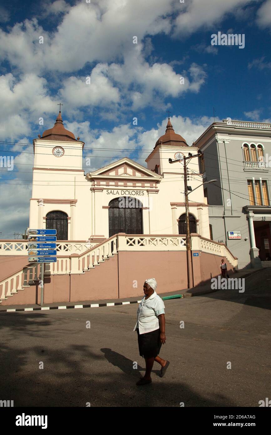 Woman in traditional clothing in front of the Sala Dolores near Parque