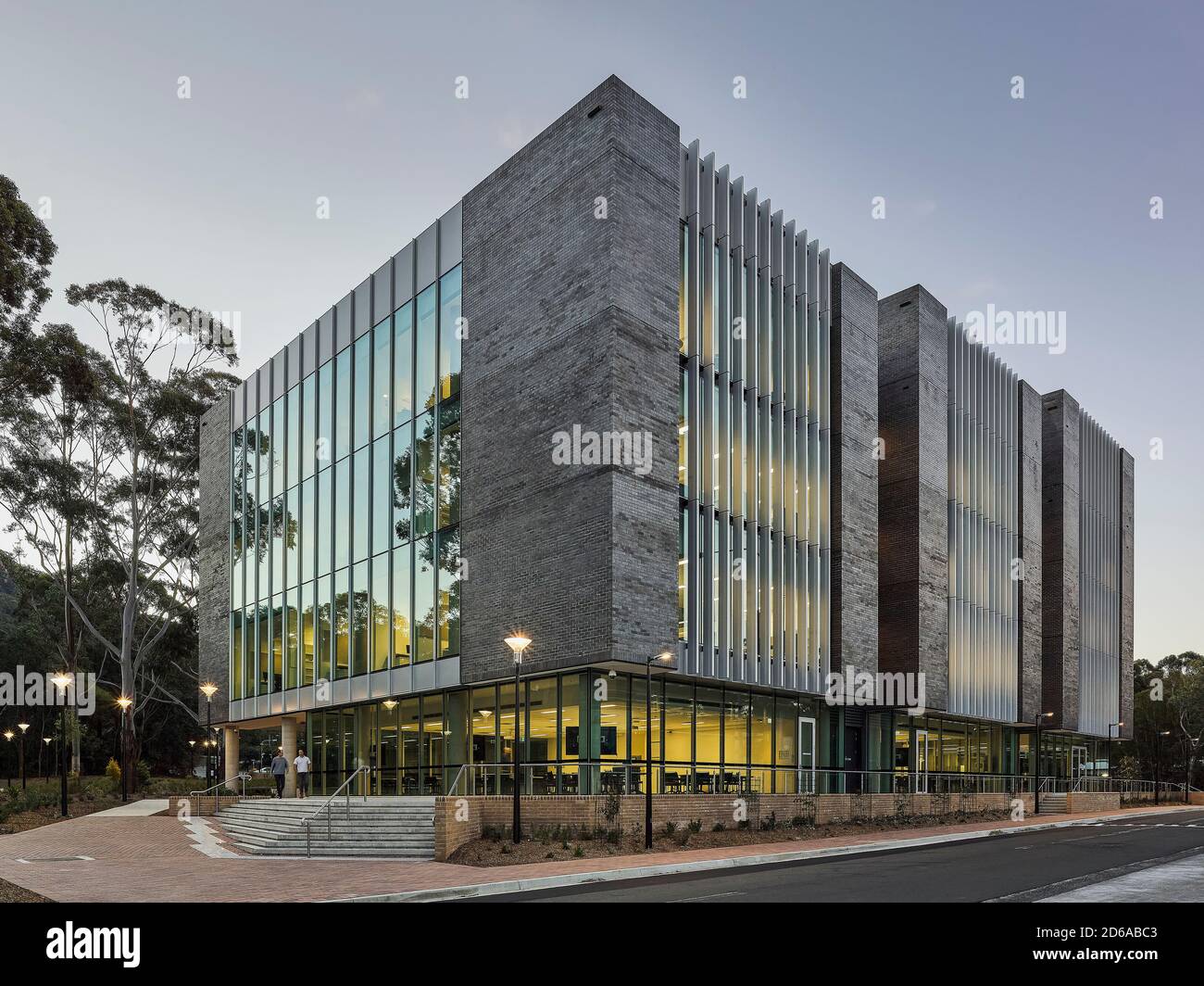 Eastern and southern facades. University of Wollongong Western Building