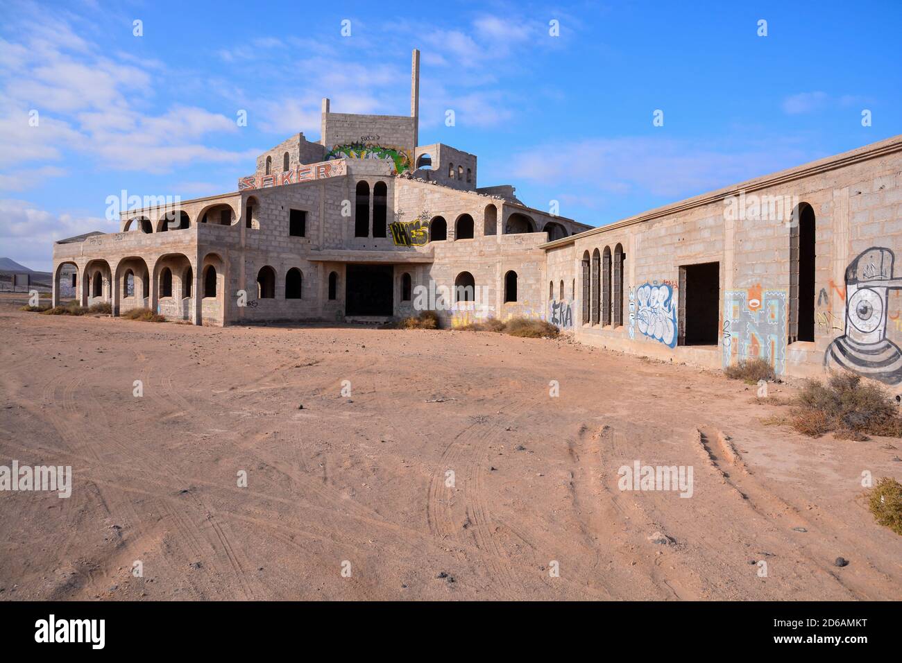 Abandoned Desert House Exterior Stock Photo - Alamy