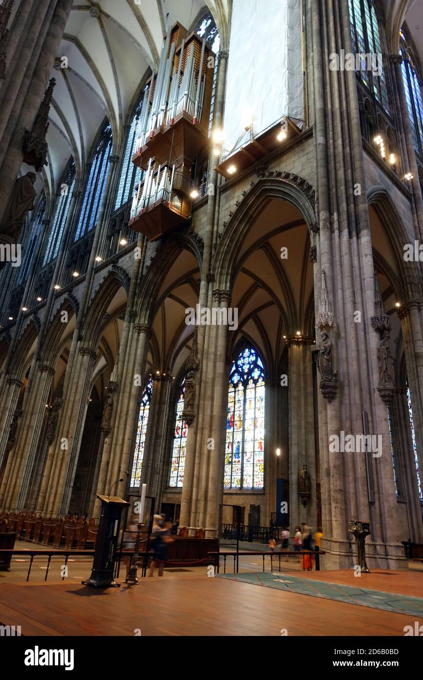 Blick auf die Schwalbennestorgel im Langhaus des Kölner Doms, Köln, Nordrhein-Westfalen, Deutschland Stock Photo