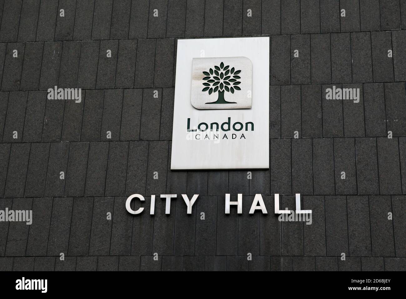 Oct 8 2020, London Ontario Canada. City Hall front entrance, 300 Dufferin Ave. Luke Durda/Alamy