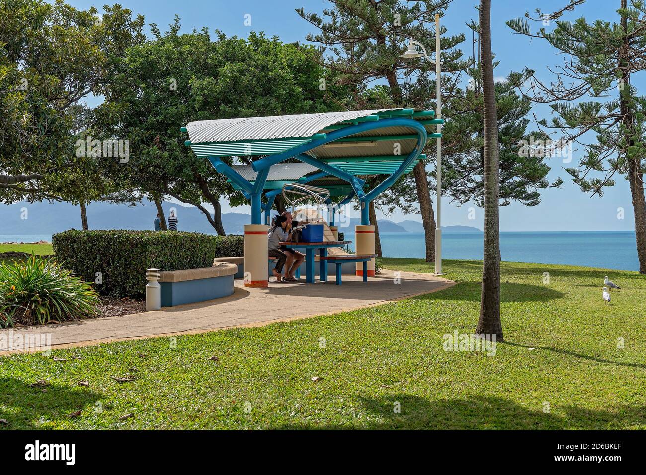 Family beach picnic australia hi-res stock photography and images - Alamy