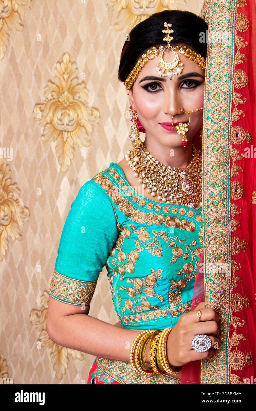 Indian model wearing traditional Maharashtrian bridal green sari and  jewelry. Looking at Camera Stock Photo - Alamy