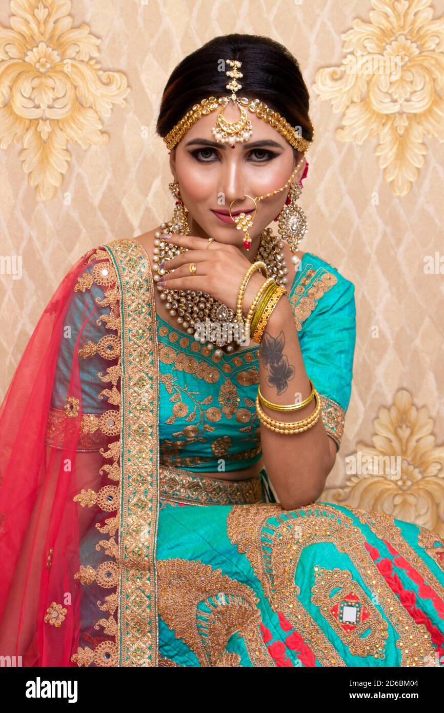 Indian model wearing traditional Maharashtrian bridal green sari and  jewelry. Looking at Camera Stock Photo - Alamy