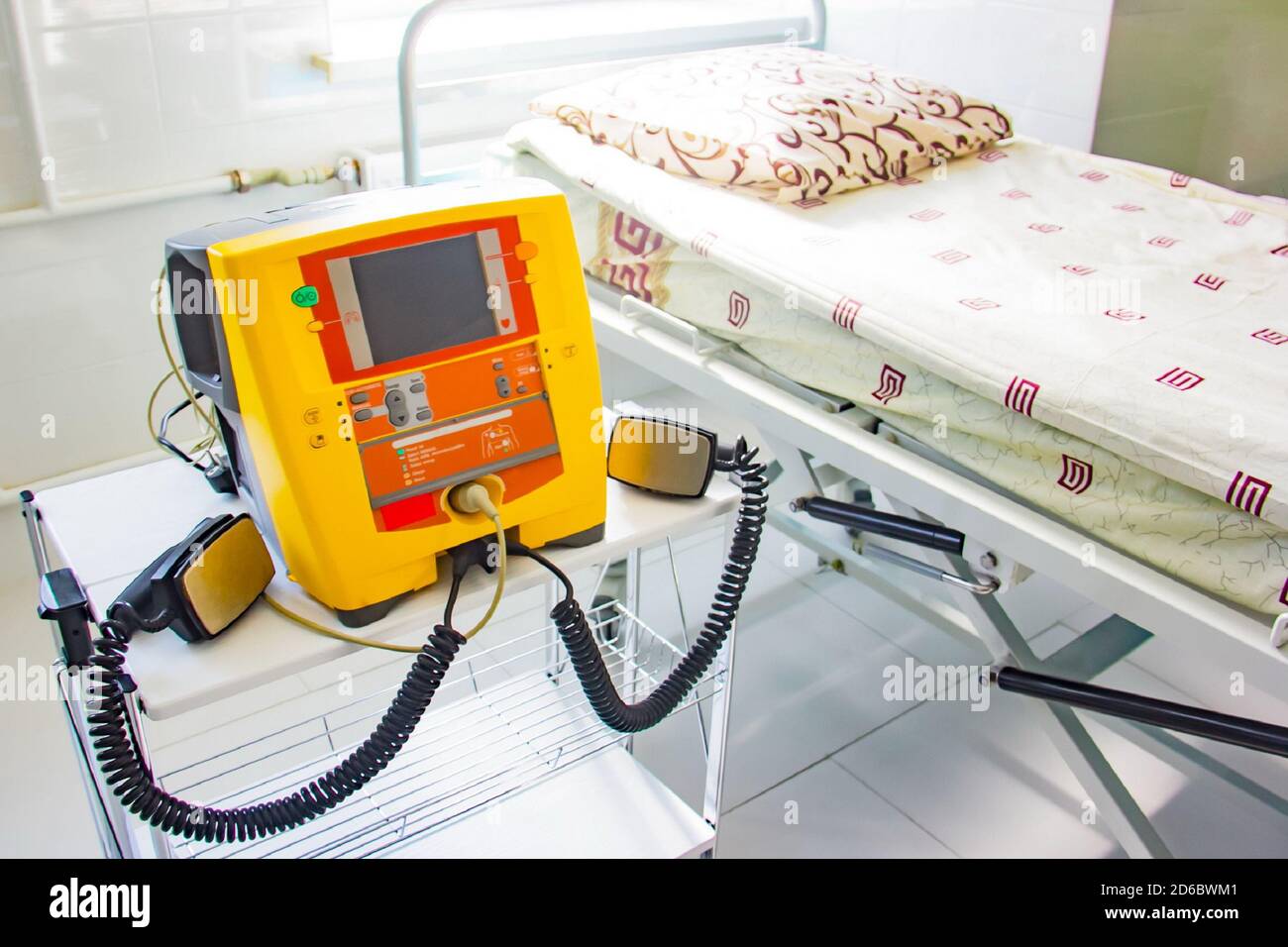 Defibrillator hospital hires stock photography and images Alamy