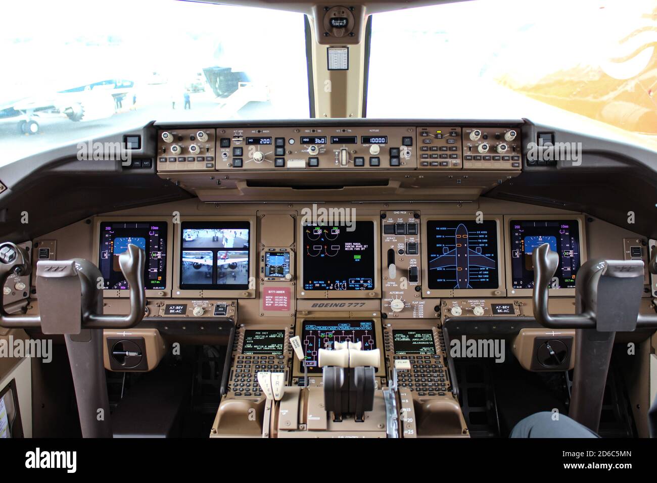 Boeing 777 300er Cockpit