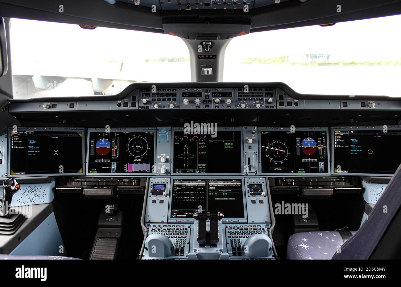 Airbus A350 Cockpit Stock Photo - Alamy