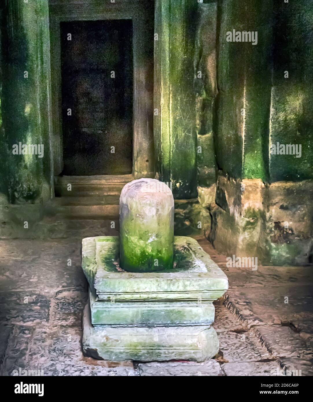 Shiva Lingam Stone. Linga-yoni. Banteay Srei Banteay Srey Siem Reap, Cambodia Ancient Khmer architecture. Stock Photo