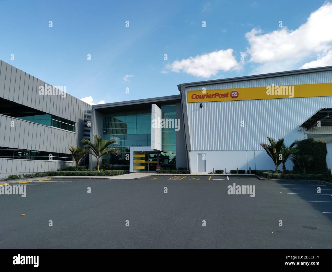 Nz post truck hires stock photography and images Alamy