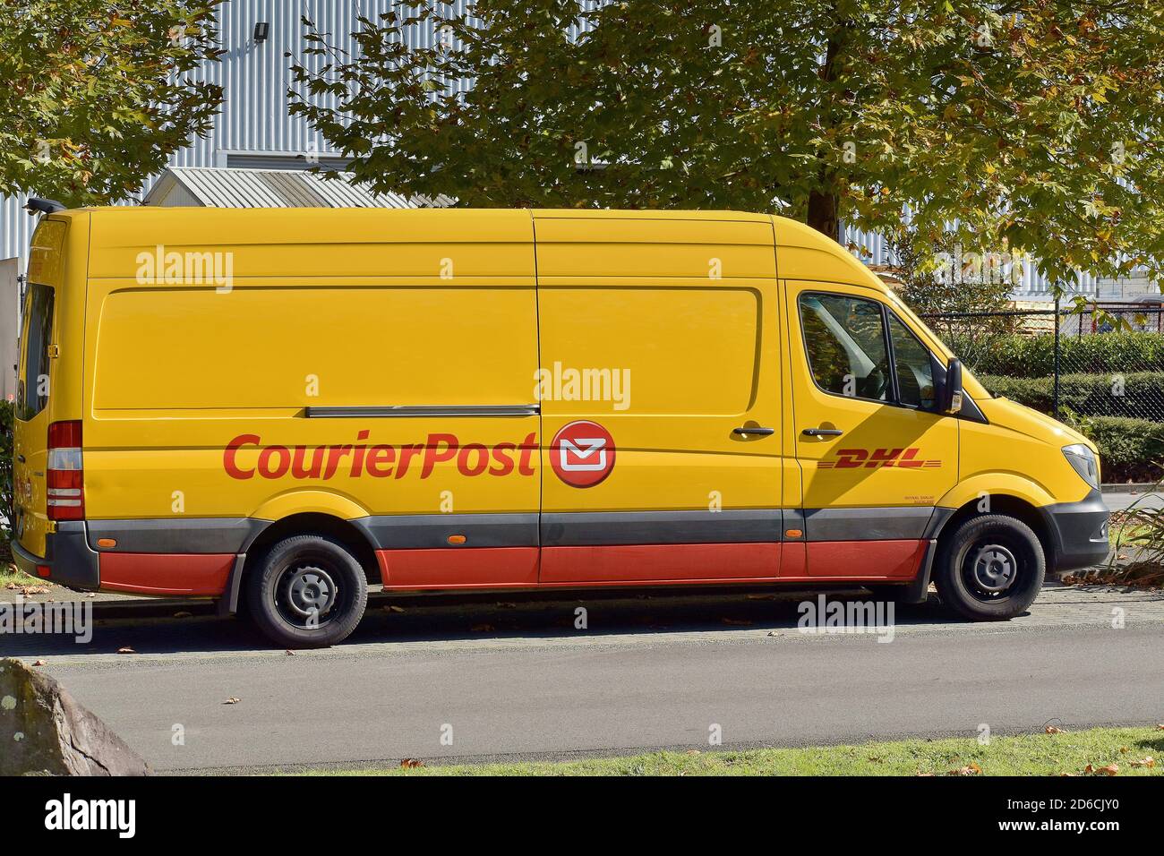 Nz post delivery hires stock photography and images Alamy