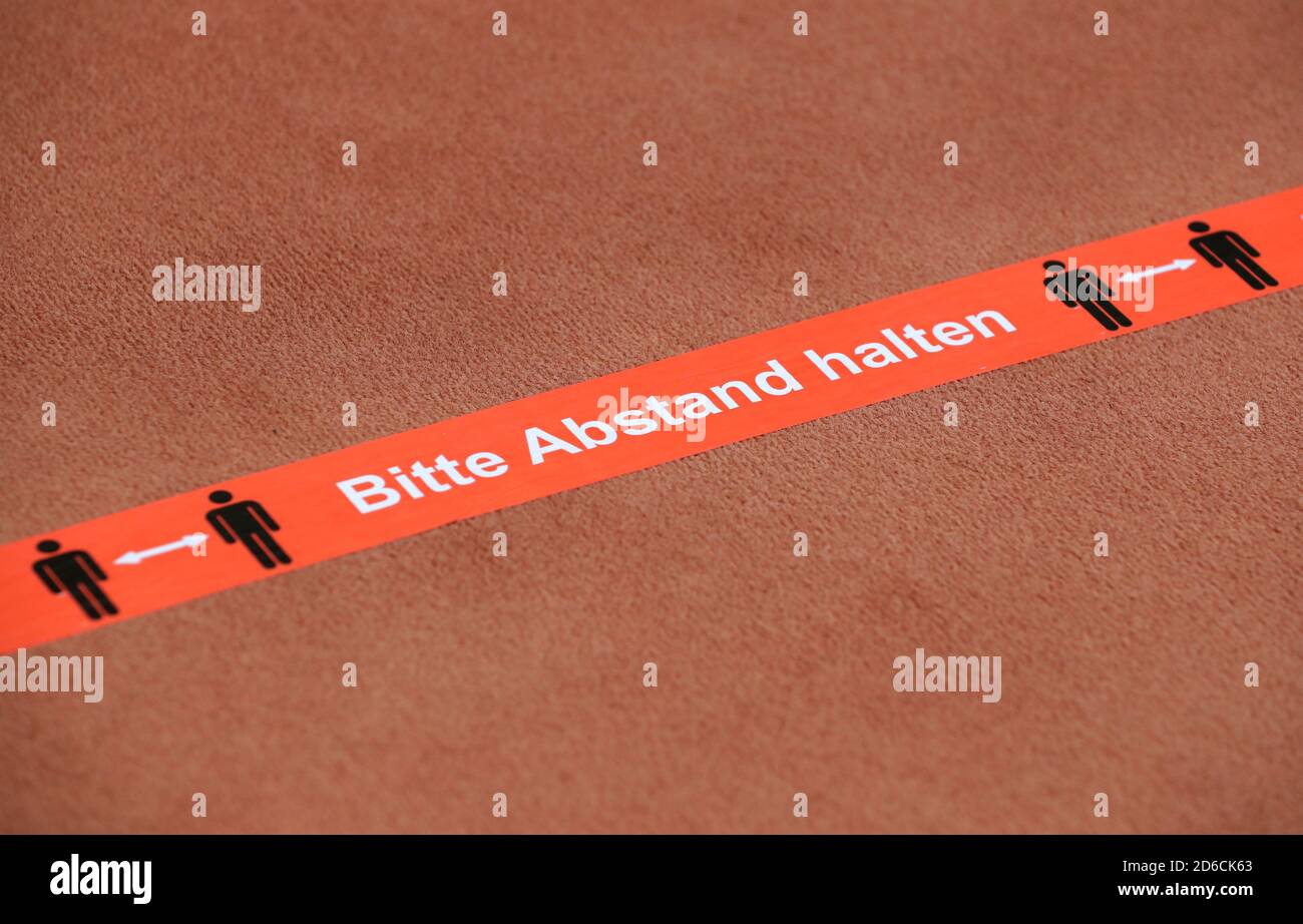 Berlin, Germany. 16th Oct, 2020. A sticker with the inscription 'Bitte Abstand halten' was stuck on the floor at the press conference of Giffey (SPD), Federal Minister for Family Affairs, Senior Citizens, Women and Youth, and Spahn (CDU), Minister of Health. Credit: Michael Sohn/AP Pool/dpa/Alamy Live News Stock Photo