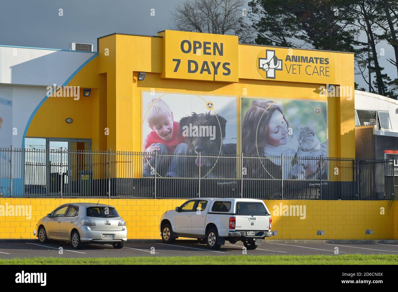AUCKLAND, NEW ZEALAND - May 24, 2019: Auckland / New Zealand - May 24 2019:  View of yellow Animates Vetcare center in East Tamaki Stock Photo - Alamy