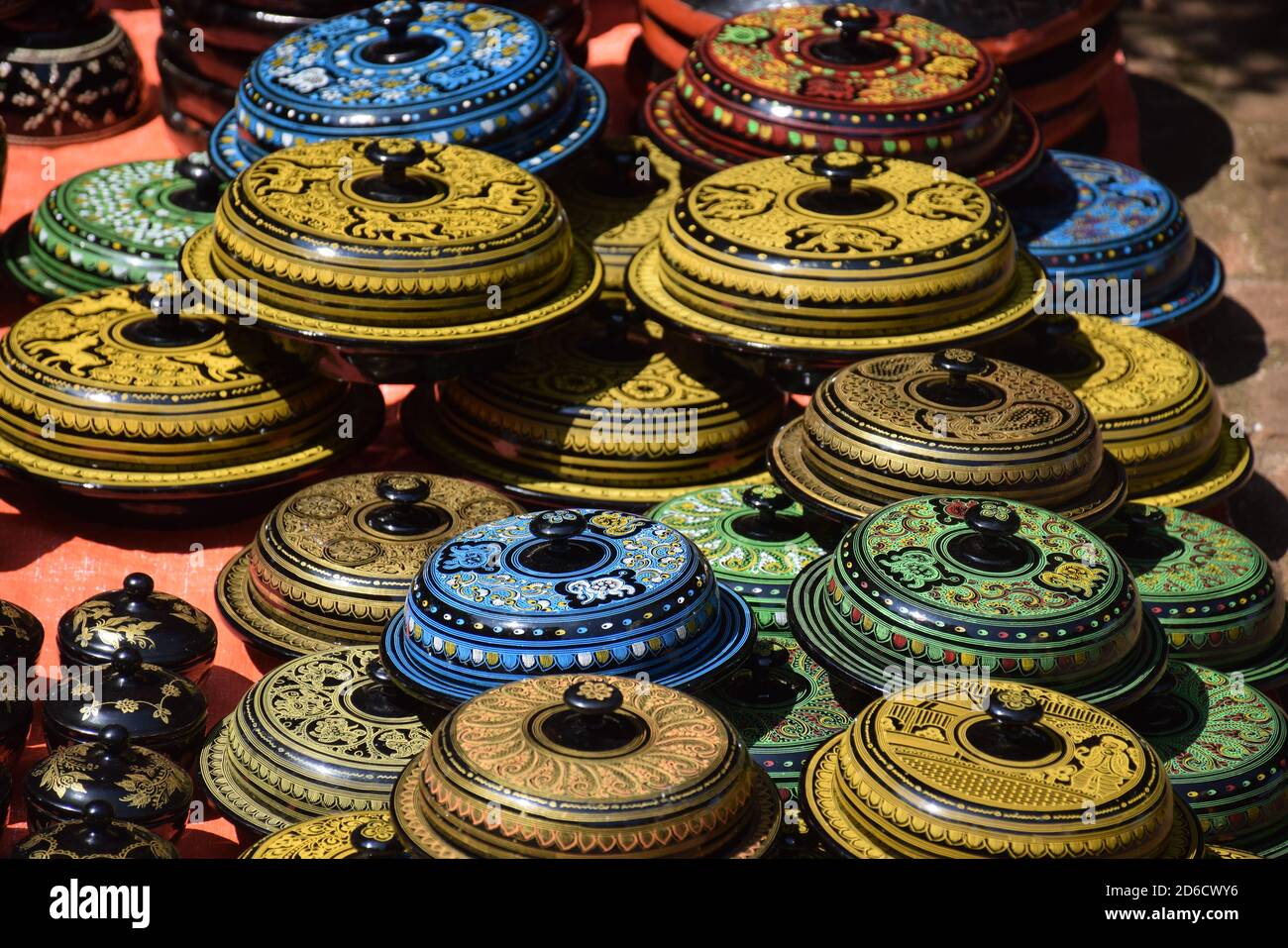 Souvenir-Anhänger Glocken in bagan, myanmar. Nahaufnahme. -  Stockfotografie: lizenzfreie Fotos © ggfoto 186582906