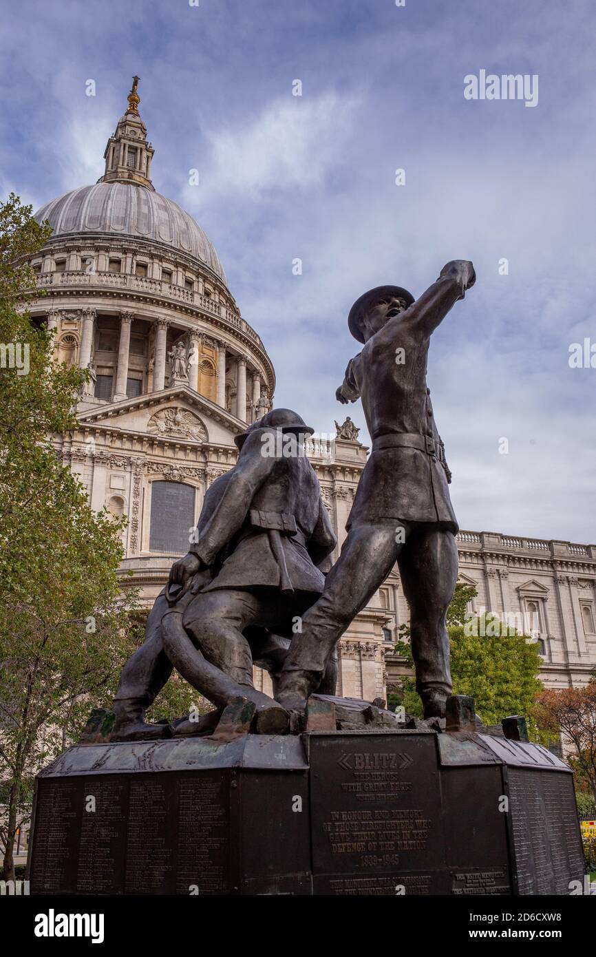 The memorial to the heroic firefighters who lost their lives protecting London during The Blitz of World War Two with the dome of St Paul’s Cathedral Stock Photo