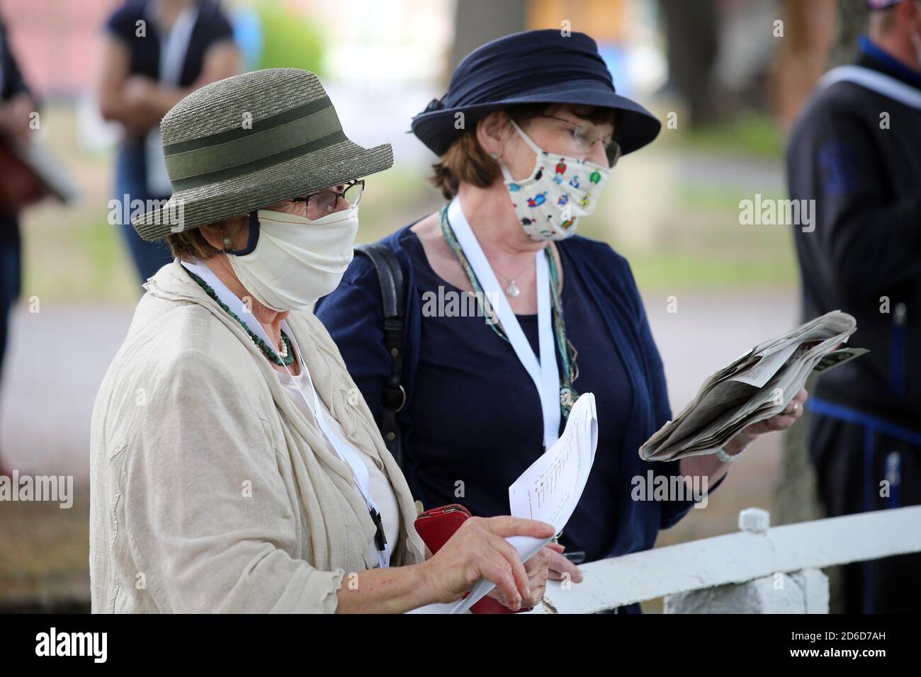 30.05.2020, Dresden, Saxony, Germany - Women wearing hats wear a mouth and nose protector at the racecourse due to the corona pandemic. 00S200530D444C Stock Photo