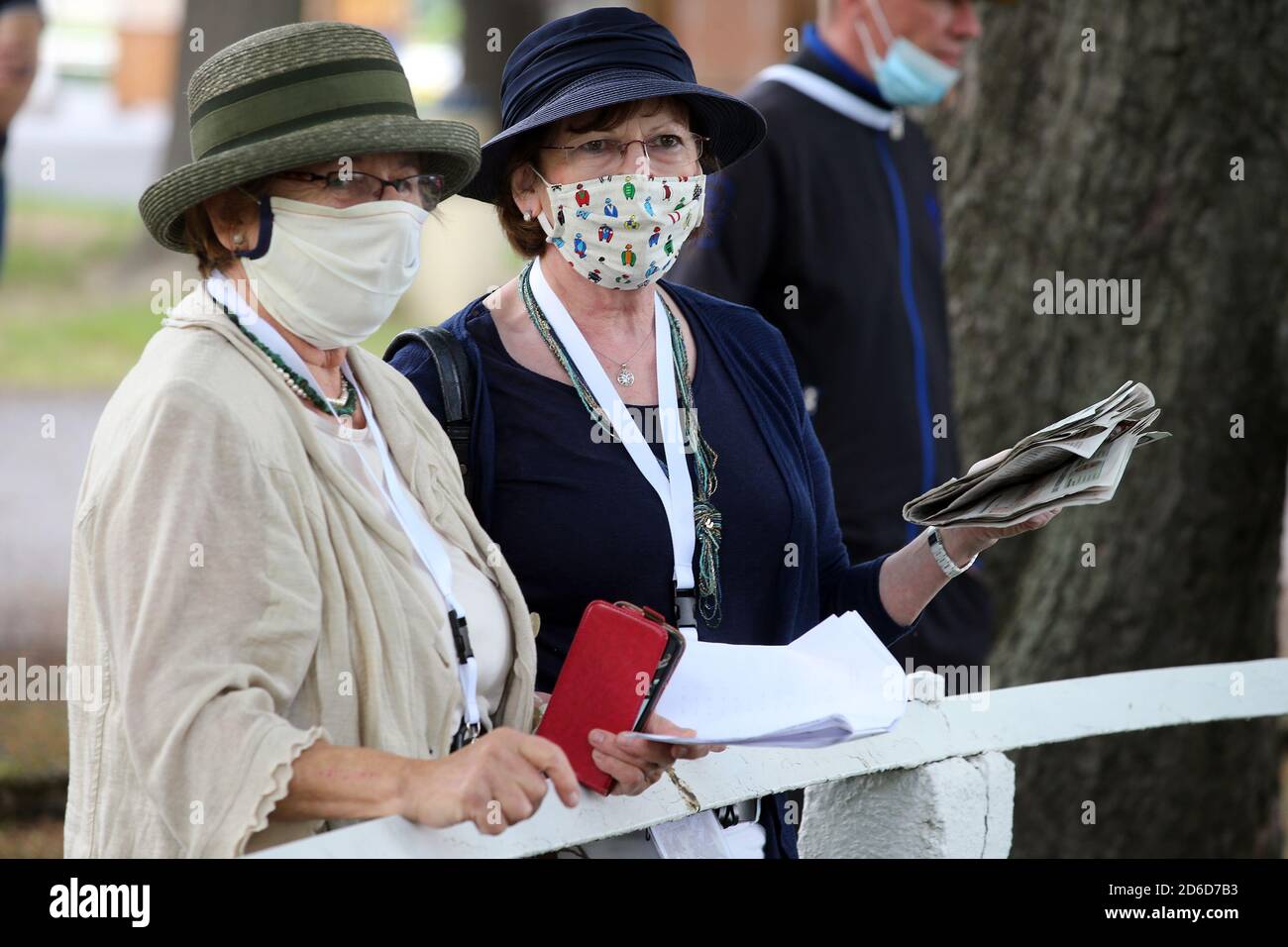 30.05.2020, Dresden, Saxony, Germany - Women wearing hats wear a mouth and nose protector at the racecourse due to the corona pandemic. 00S200530D442C Stock Photo