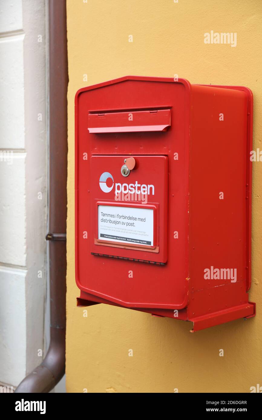 ALESUND, NORWAY - JULY 27, 2020: Red post box of Posten Norge (The  Norwegian Post) in Alesund. Posten was founded in 1647 Stock Photo - Alamy