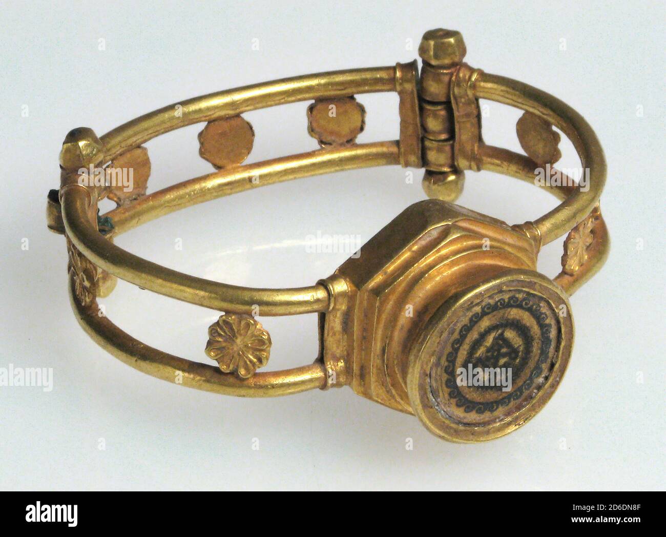 Gold and Niello Bracelet, Byzantine, 5th6th century Stock Photo Alamy