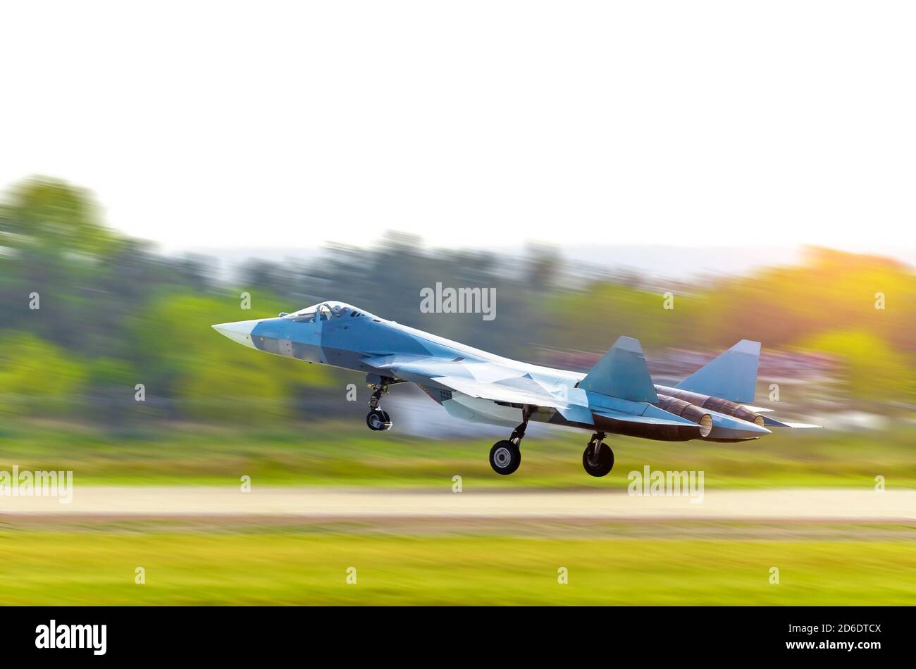 Fast Jet Take Off Aircraft fighter jet takes off at speed Stock Photo - Alamy